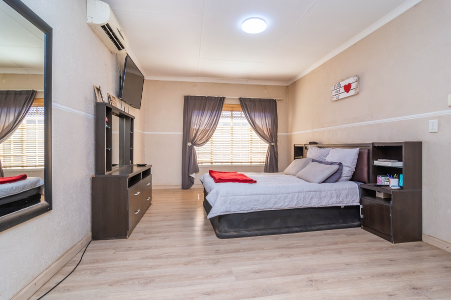 3 Bedroom Property for Sale in Helikonpark Gauteng