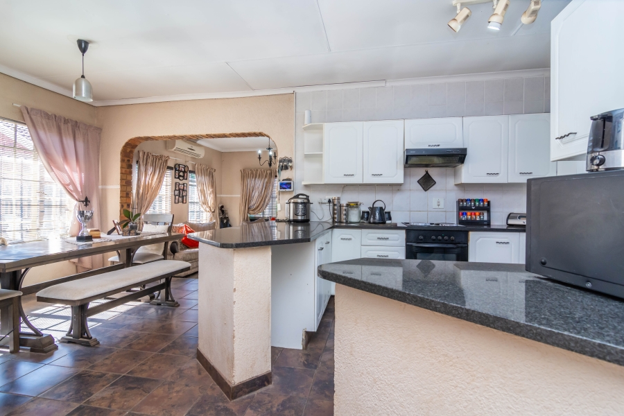 3 Bedroom Property for Sale in Helikonpark Gauteng