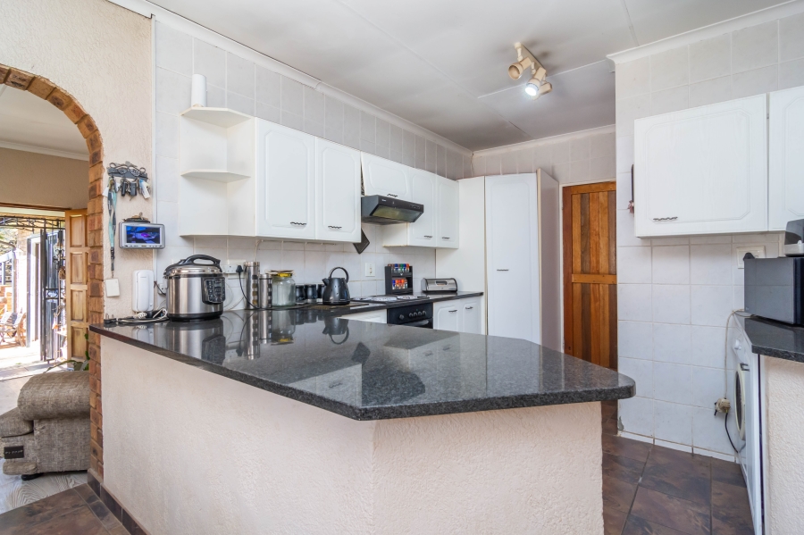 3 Bedroom Property for Sale in Helikonpark Gauteng