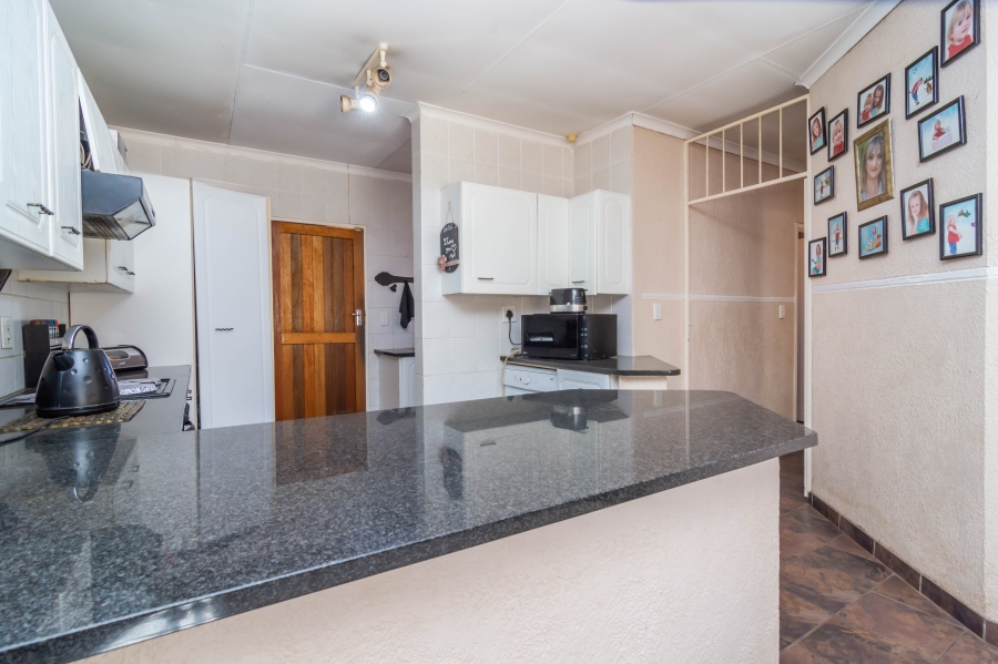 3 Bedroom Property for Sale in Helikonpark Gauteng