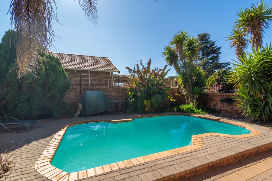 3 Bedroom Property for Sale in Helikonpark Gauteng