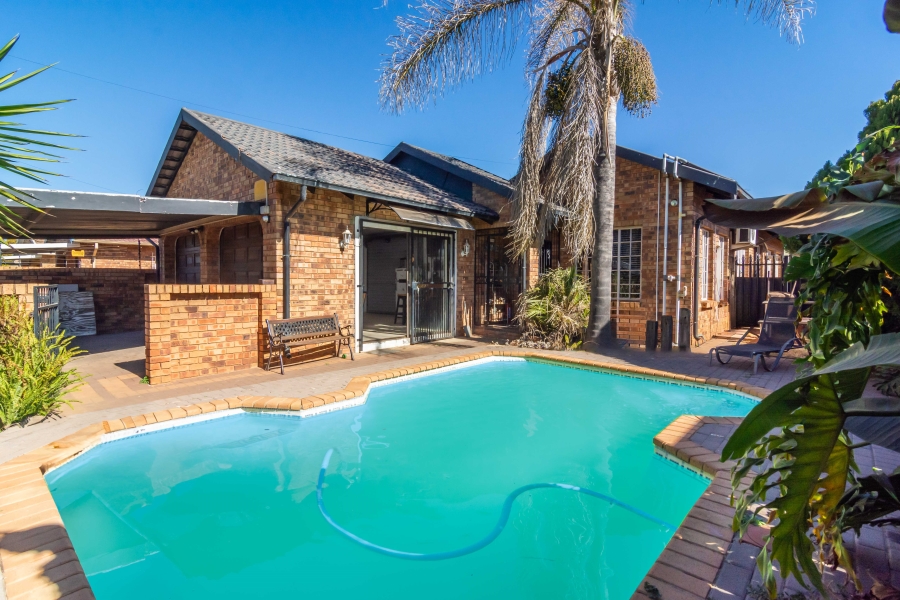 3 Bedroom Property for Sale in Helikonpark Gauteng