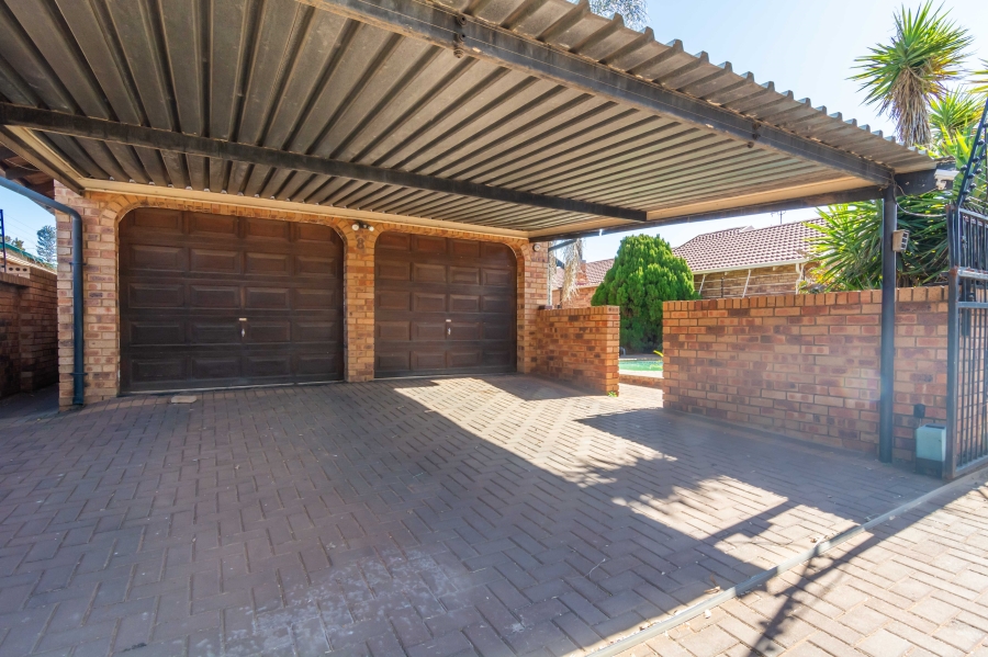 3 Bedroom Property for Sale in Helikonpark Gauteng