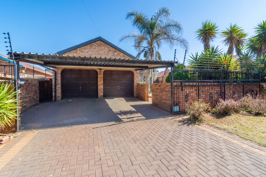 3 Bedroom Property for Sale in Helikonpark Gauteng