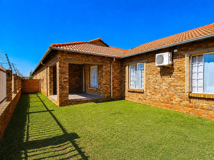 3 Bedroom Property for Sale in Kosmosdal Gauteng