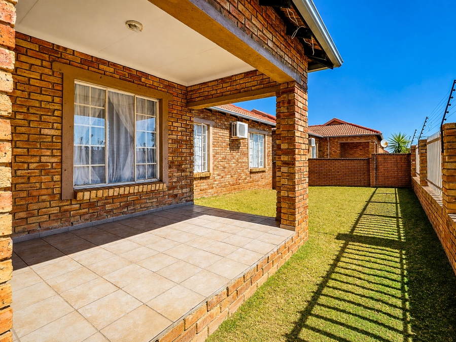 3 Bedroom Property for Sale in Kosmosdal Gauteng