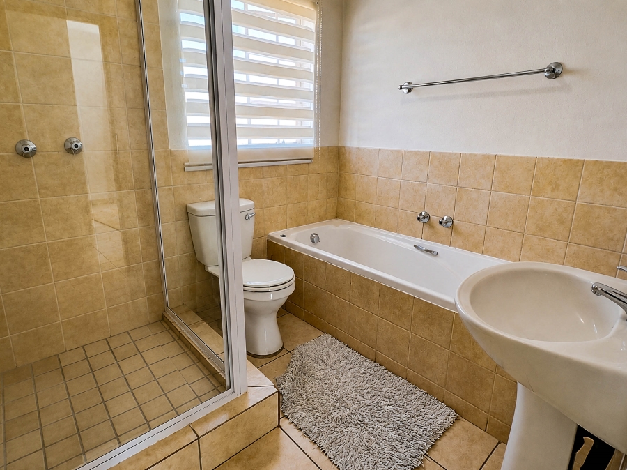 3 Bedroom Property for Sale in Kosmosdal Gauteng
