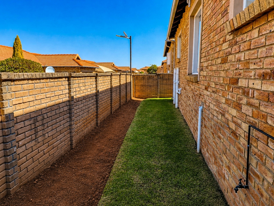 3 Bedroom Property for Sale in Kosmosdal Gauteng