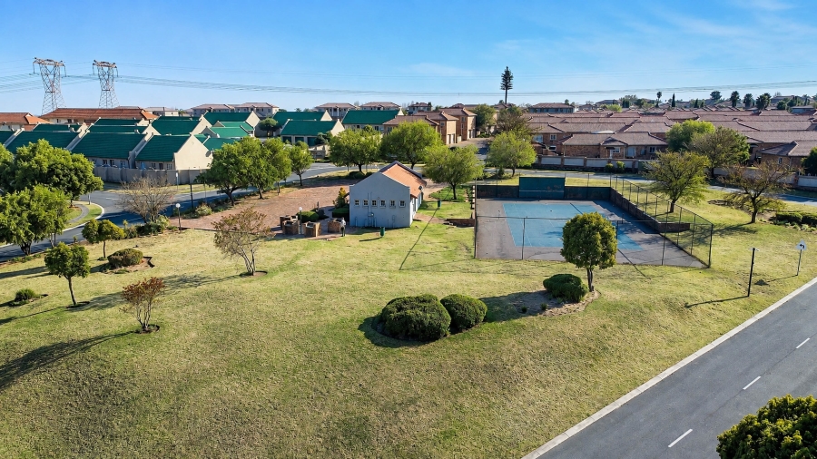 3 Bedroom Property for Sale in Kosmosdal Gauteng