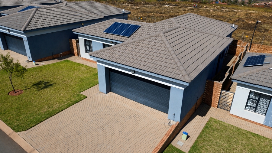3 Bedroom Property for Sale in Thatchfield Estate Gauteng