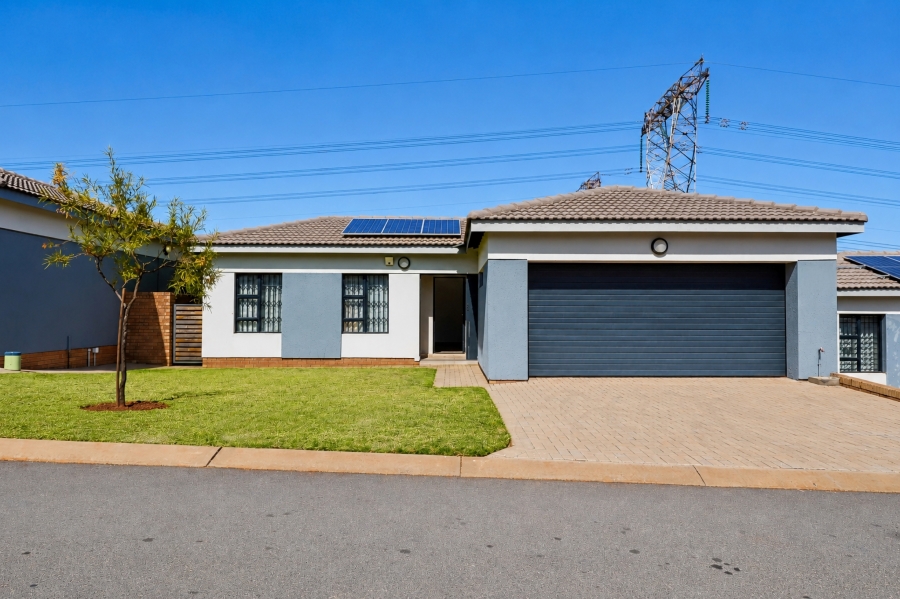 3 Bedroom Property for Sale in Thatchfield Estate Gauteng