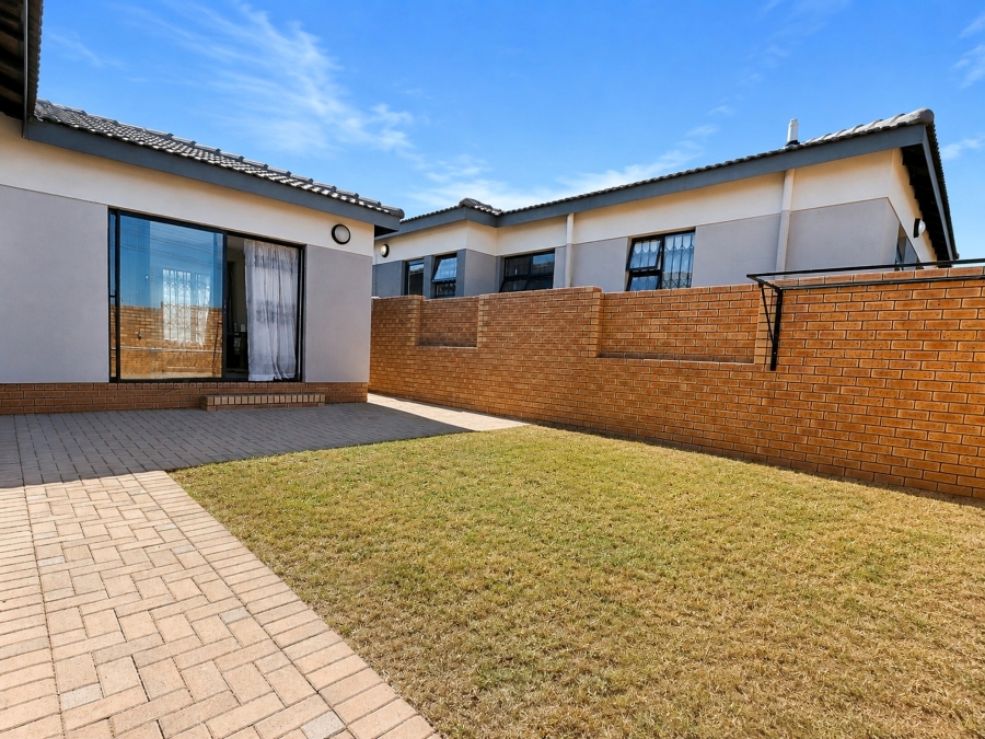 3 Bedroom Property for Sale in Thatchfield Estate Gauteng