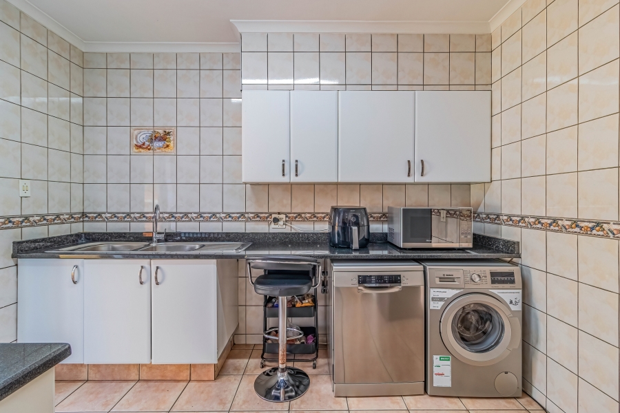 5 Bedroom Property for Sale in Bedfordview Gauteng