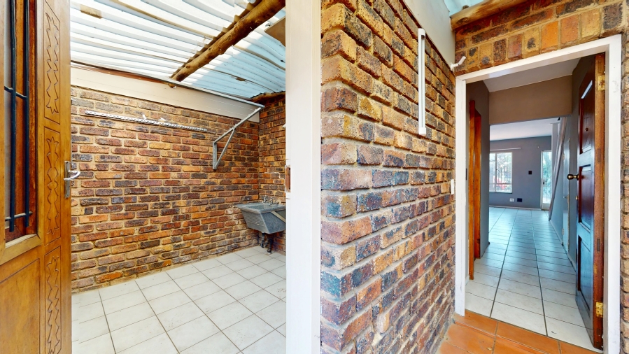 2 Bedroom Property for Sale in Dayanglen Gauteng