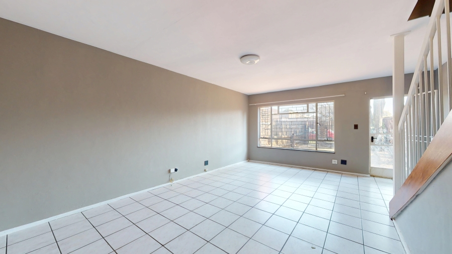 2 Bedroom Property for Sale in Dayanglen Gauteng