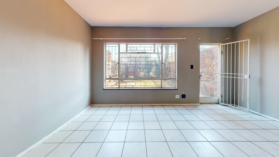 2 Bedroom Property for Sale in Dayanglen Gauteng