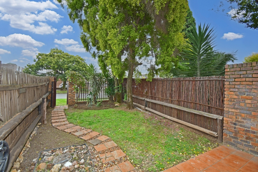 2 Bedroom Property for Sale in Dayanglen Gauteng