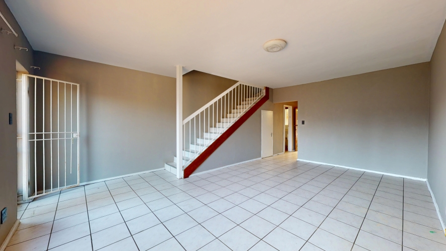 2 Bedroom Property for Sale in Dayanglen Gauteng