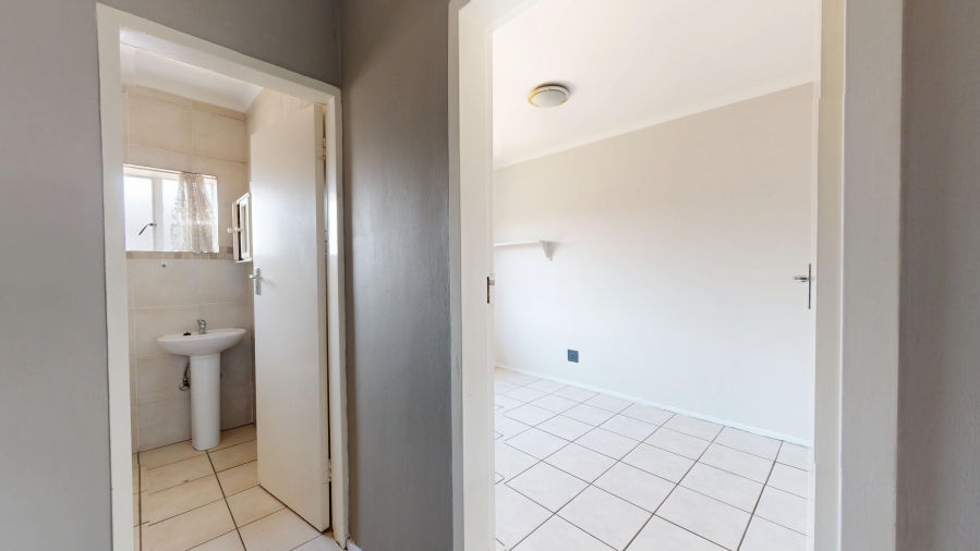 2 Bedroom Property for Sale in Dayanglen Gauteng