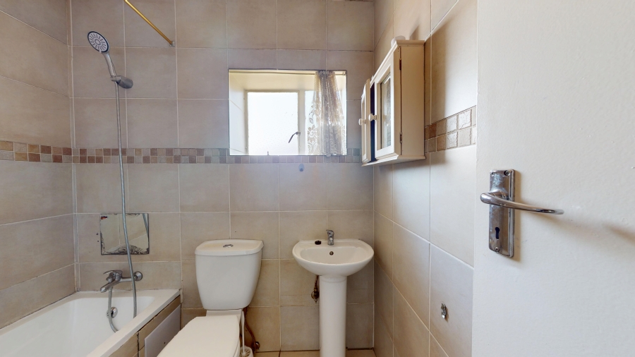 2 Bedroom Property for Sale in Dayanglen Gauteng