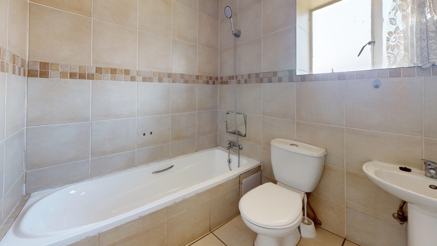 2 Bedroom Property for Sale in Dayanglen Gauteng