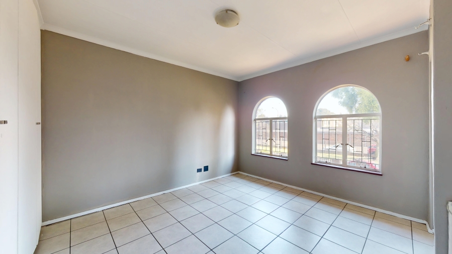 2 Bedroom Property for Sale in Dayanglen Gauteng