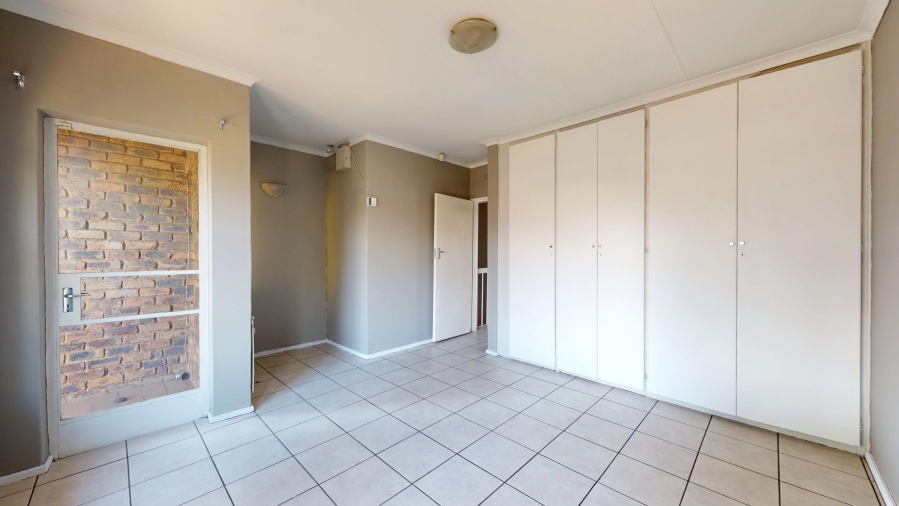 2 Bedroom Property for Sale in Dayanglen Gauteng