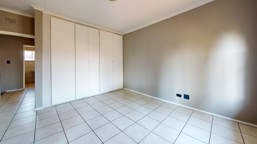 2 Bedroom Property for Sale in Dayanglen Gauteng
