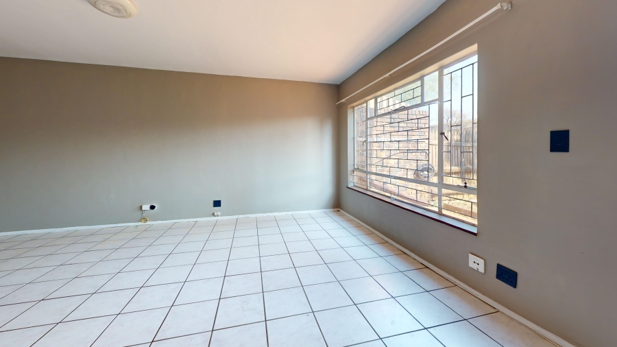 2 Bedroom Property for Sale in Dayanglen Gauteng