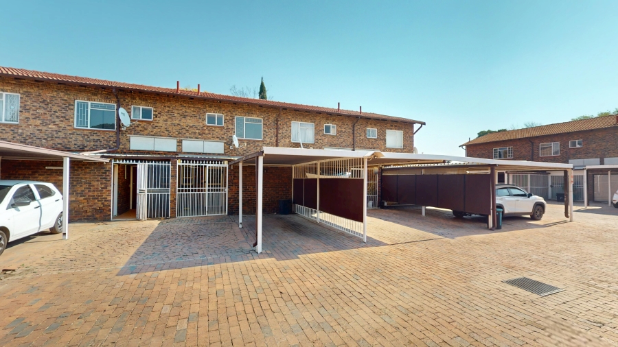 2 Bedroom Property for Sale in Dayanglen Gauteng
