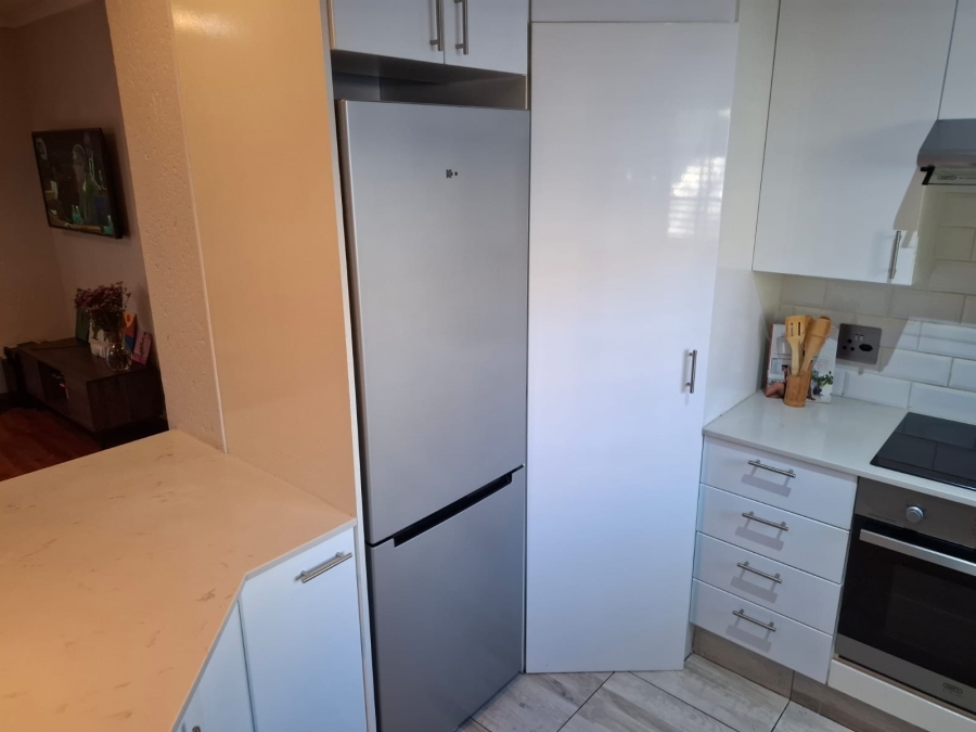 To Let 2 Bedroom Property for Rent in Paulshof Gauteng