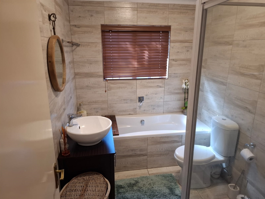 To Let 2 Bedroom Property for Rent in Paulshof Gauteng