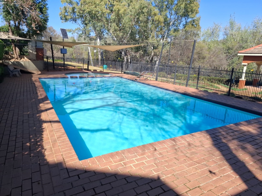 To Let 2 Bedroom Property for Rent in Paulshof Gauteng