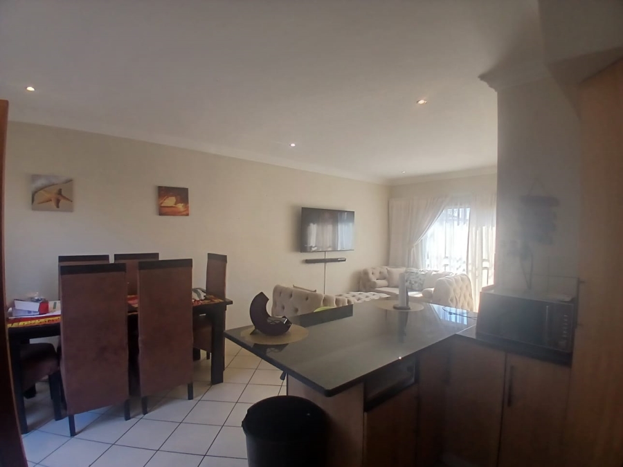 2 Bedroom Property for Sale in Theresa Park Gauteng