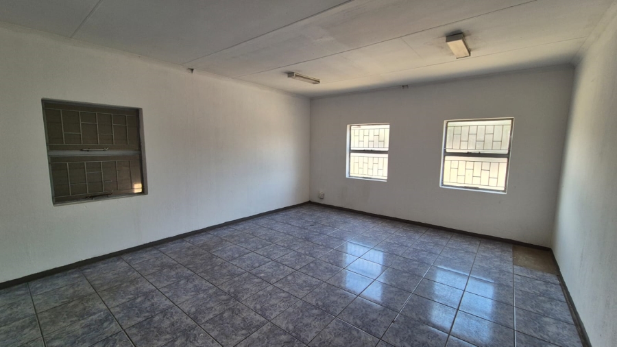 To Let Commercial Property for Rent in Silvertondale Gauteng