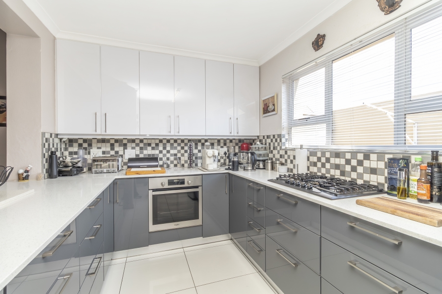 2 Bedroom Property for Sale in Cedar Lakes Gauteng