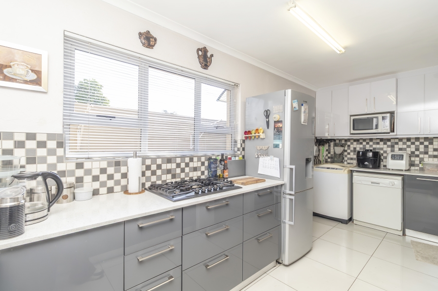 2 Bedroom Property for Sale in Cedar Lakes Gauteng