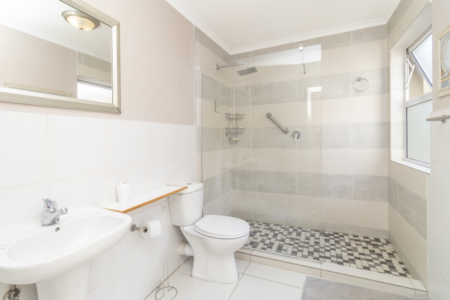 2 Bedroom Property for Sale in Cedar Lakes Gauteng