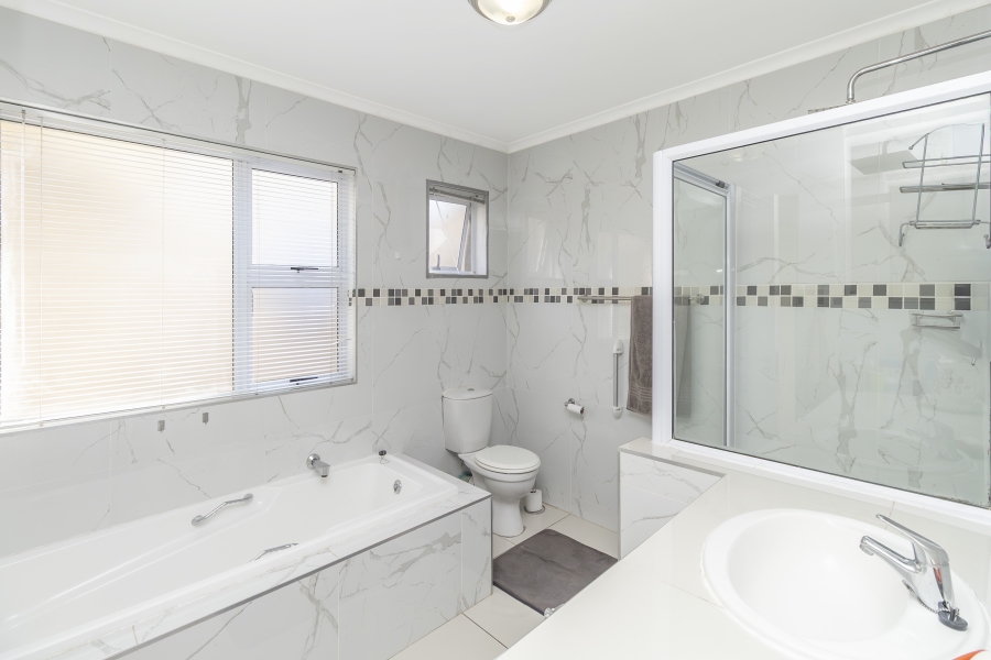 2 Bedroom Property for Sale in Cedar Lakes Gauteng