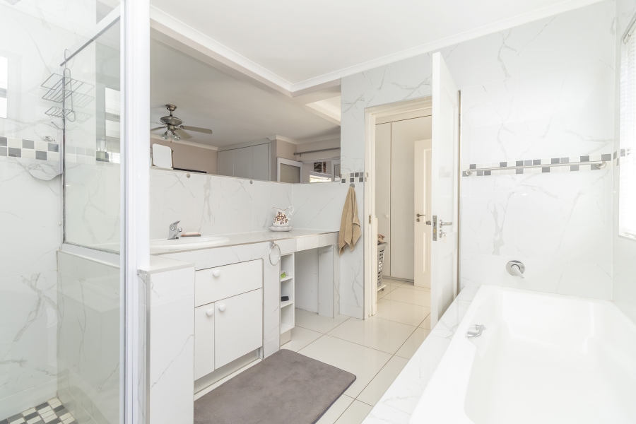 2 Bedroom Property for Sale in Cedar Lakes Gauteng