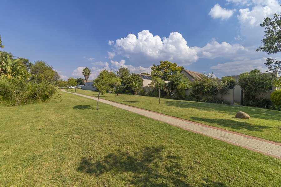 2 Bedroom Property for Sale in Cedar Lakes Gauteng