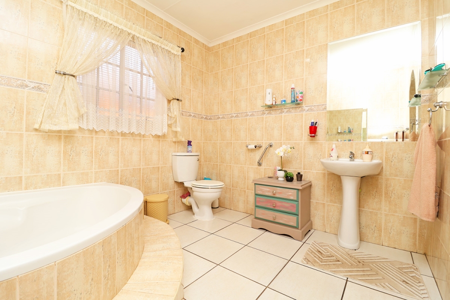3 Bedroom Property for Sale in Eike Park Gauteng