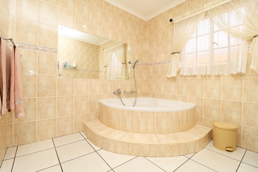3 Bedroom Property for Sale in Eike Park Gauteng