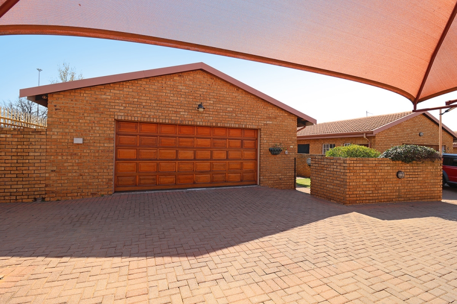 3 Bedroom Property for Sale in Eike Park Gauteng