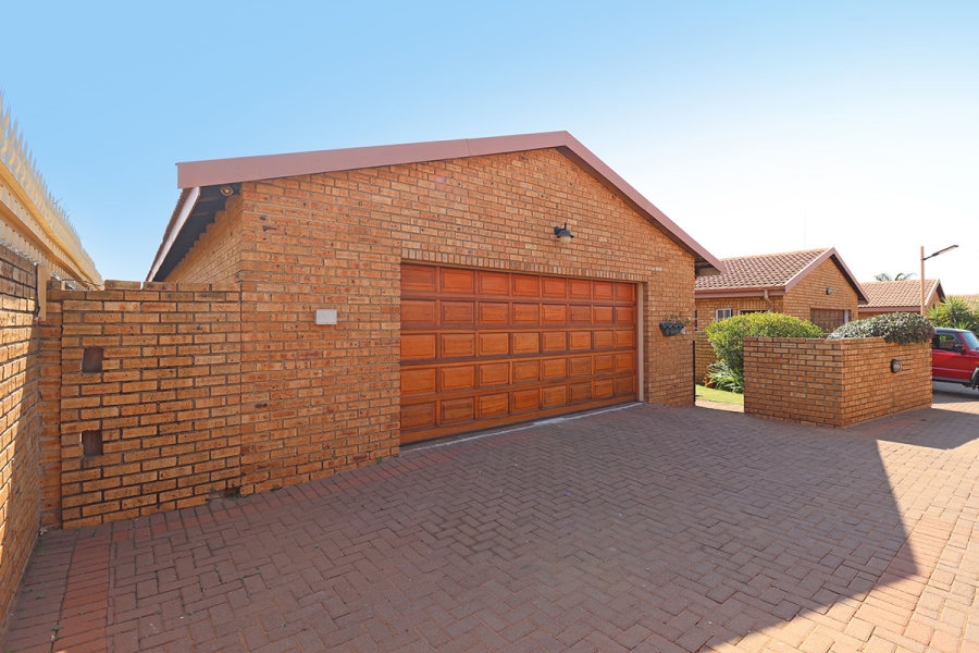 3 Bedroom Property for Sale in Eike Park Gauteng