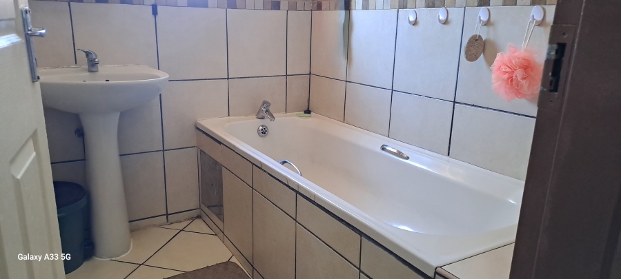 3 Bedroom Property for Sale in Minnebron Gauteng