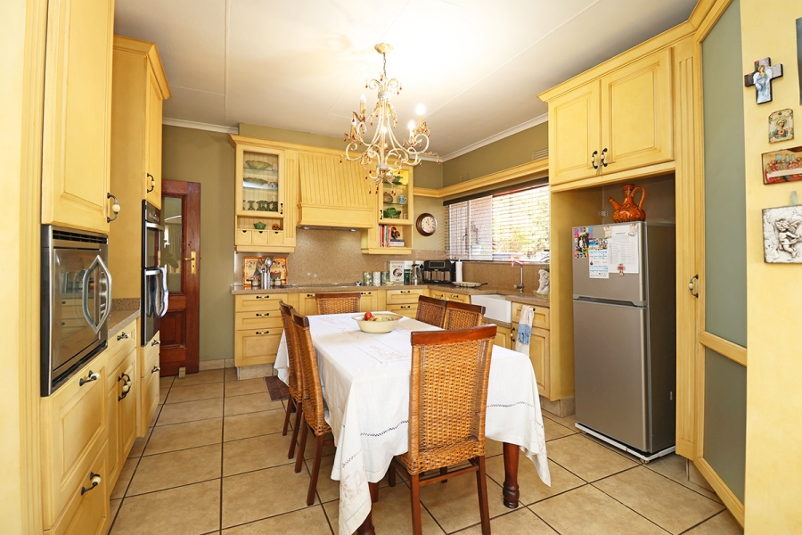 4 Bedroom Property for Sale in Helikonpark Gauteng