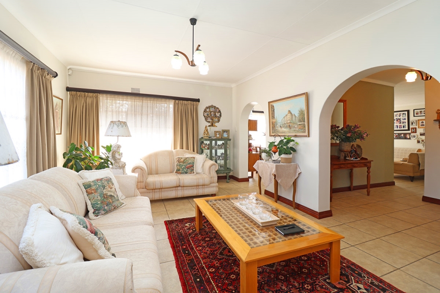 4 Bedroom Property for Sale in Helikonpark Gauteng