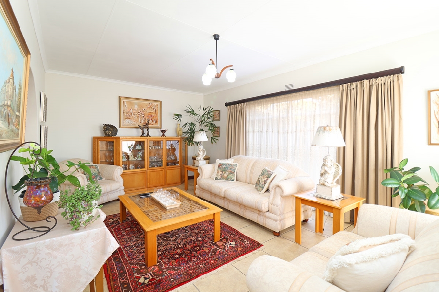4 Bedroom Property for Sale in Helikonpark Gauteng
