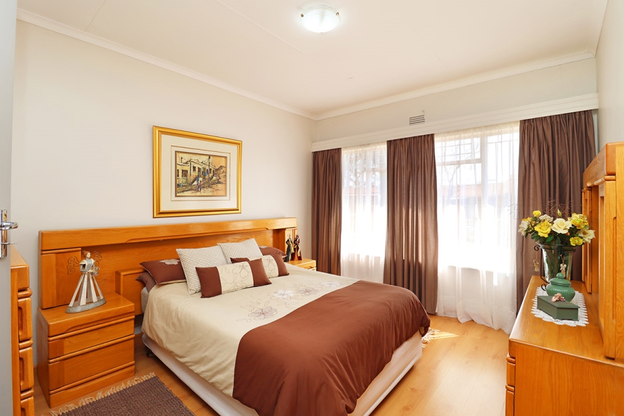 4 Bedroom Property for Sale in Helikonpark Gauteng